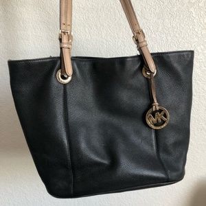 Michael Kors Semi New Popular Purse